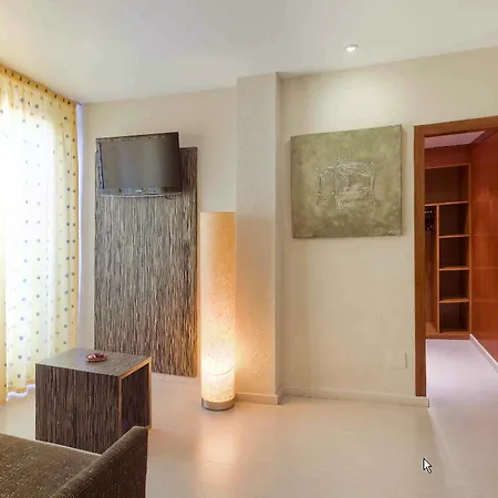 Eurosalou & Hotel 4*