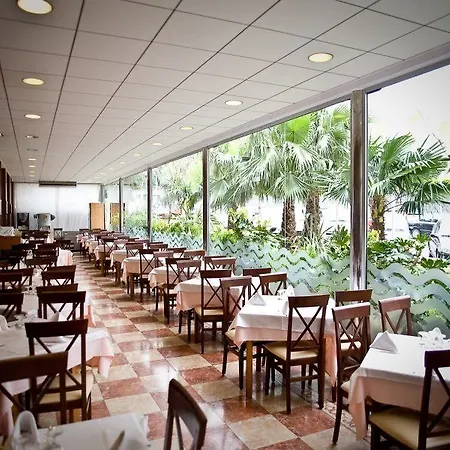 Eurosalou & Hotel 4*